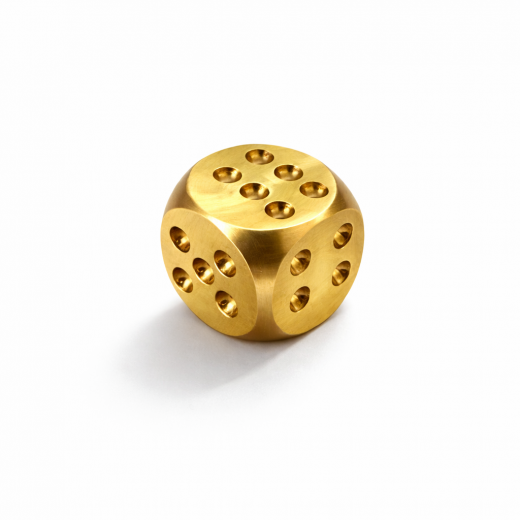 Geschliffener Messingwürfel (ca. 15x15 mm, 24 g) mit individueller Gravur von zwei Initialen.