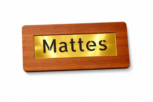 Personalisiertes Furnierholzschild Kirsche mit spiegelndem Inlay in Gold – modern, hochwertig und individuell graviert.