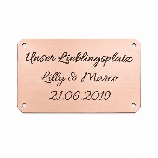 Individuell graviertes Kupferschild aus echtem Kupfer. Die warme, rötliche Oberfläche macht jedes Schild zu einem besonderen Einzelstück. Individuelle Maße bis 120 × 70 mm möglich – ideal für dekorative Schilder, Geschenkartikel, Namensschilder oder klein
