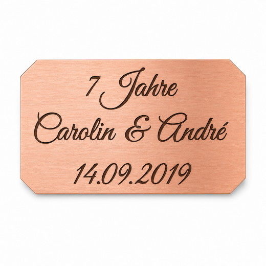 Individuell graviertes Kupferschild aus echtem Kupfer. Die warme, rötliche Oberfläche macht jedes Schild zu einem besonderen Einzelstück. Individuelle Maße bis 120 × 70 mm möglich – ideal für dekorative Schilder, Geschenkartikel, Namensschilder oder klein