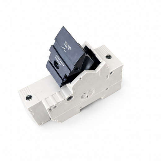 Sicherungsmodul für 22x58 mm Sicherungen mit versilberten Kupferkontakten und Hutschienenmontage.