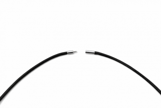 Lederhalskette für Fotoanhänger aus schwarz eloxiertem Aluminium mit individueller Laser-Fotogravur und Wunschtext auf der Rückseite. Durchmesser 30 mm.