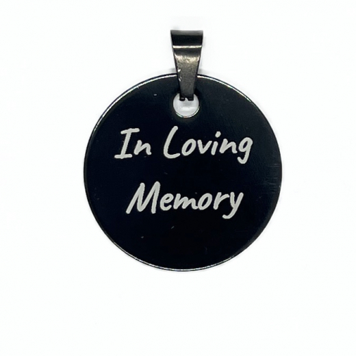 Runder Fotoanhänger aus schwarz eloxiertem Aluminium mit individueller Laser-Fotogravur und Wunschtext auf der Rückseite. Durchmesser 30 mm.