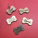 Personalisierter Tieranhänger aus Vollholz | Knochenform | Gravur | Nachhaltig | Haustier-Namensschild