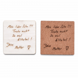 Personalisierter Untersetzer mit echter Handschrift – wahlweise aus Holz oder Kork, individuell graviert