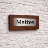 Vollholz Namensschild mit Metalloptik-Inlay – personalisiert