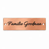 Individuell graviertes Namensschild aus massiver Kupferschiene. Das Upcycling-Material aus einer Schaltanlage verleiht dem Schild eine besondere industrielle Optik. Robust, langlebig und ideal als Haustürschild, Büroschild oder Firmenschild.
