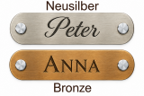 Individuell graviertes Namensschild aus Metall, wahlweise aus gebürstetem Messing, Kupfer, Edelstahl, Bronze oder Neusilber. Das Schild eignet sich besonders zur Befestigung an Biker-Kutten, Lederwesten, Mützen oder Taschen. Ob Name, Spitzname, Clubname o