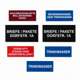 Beispiel individuell gravierter Acryl Kunststoffschilder. Die abgebildeten Texte dienen als Beispiel.